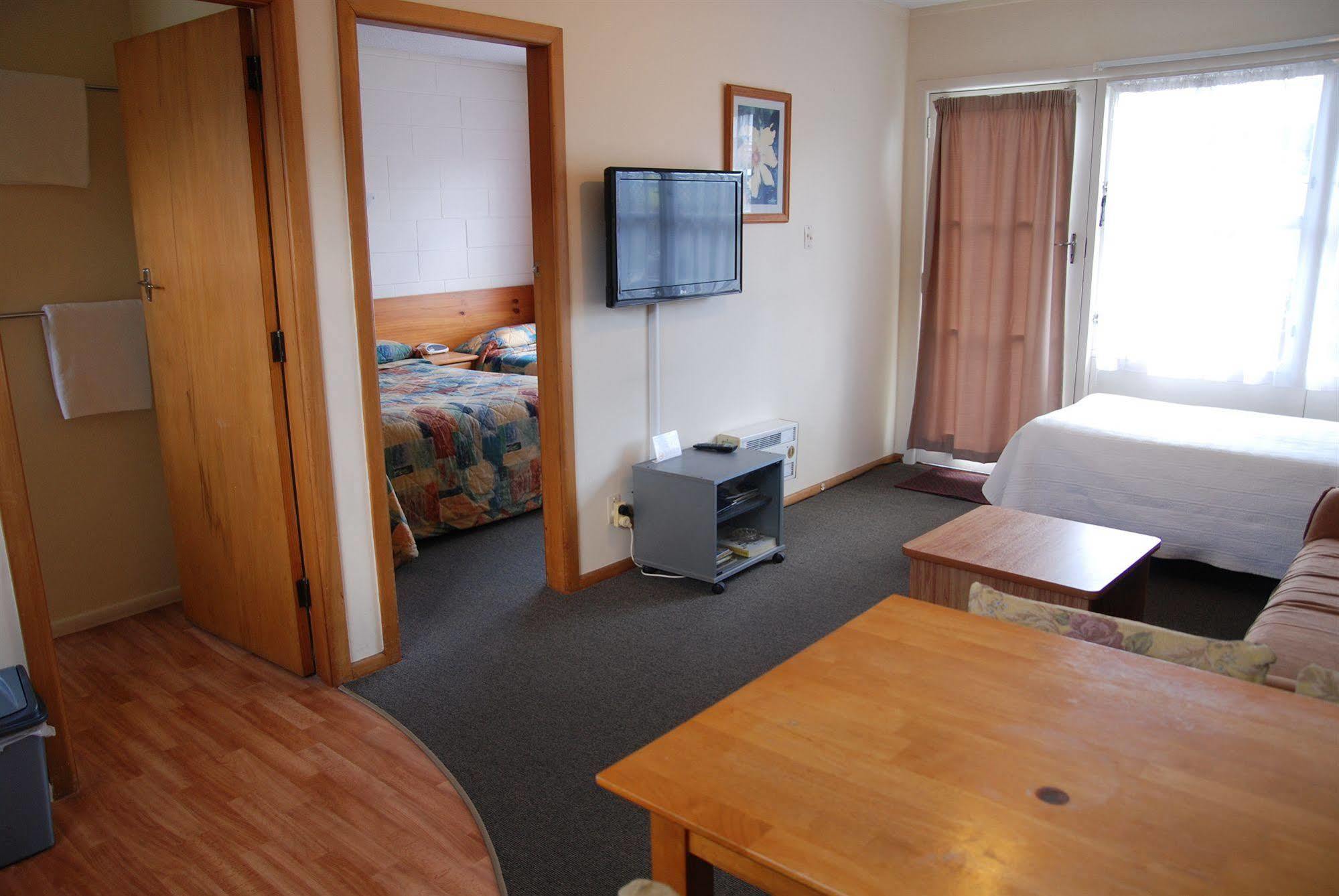 Manhattan Lodge Motel Hamilton Extérieur photo