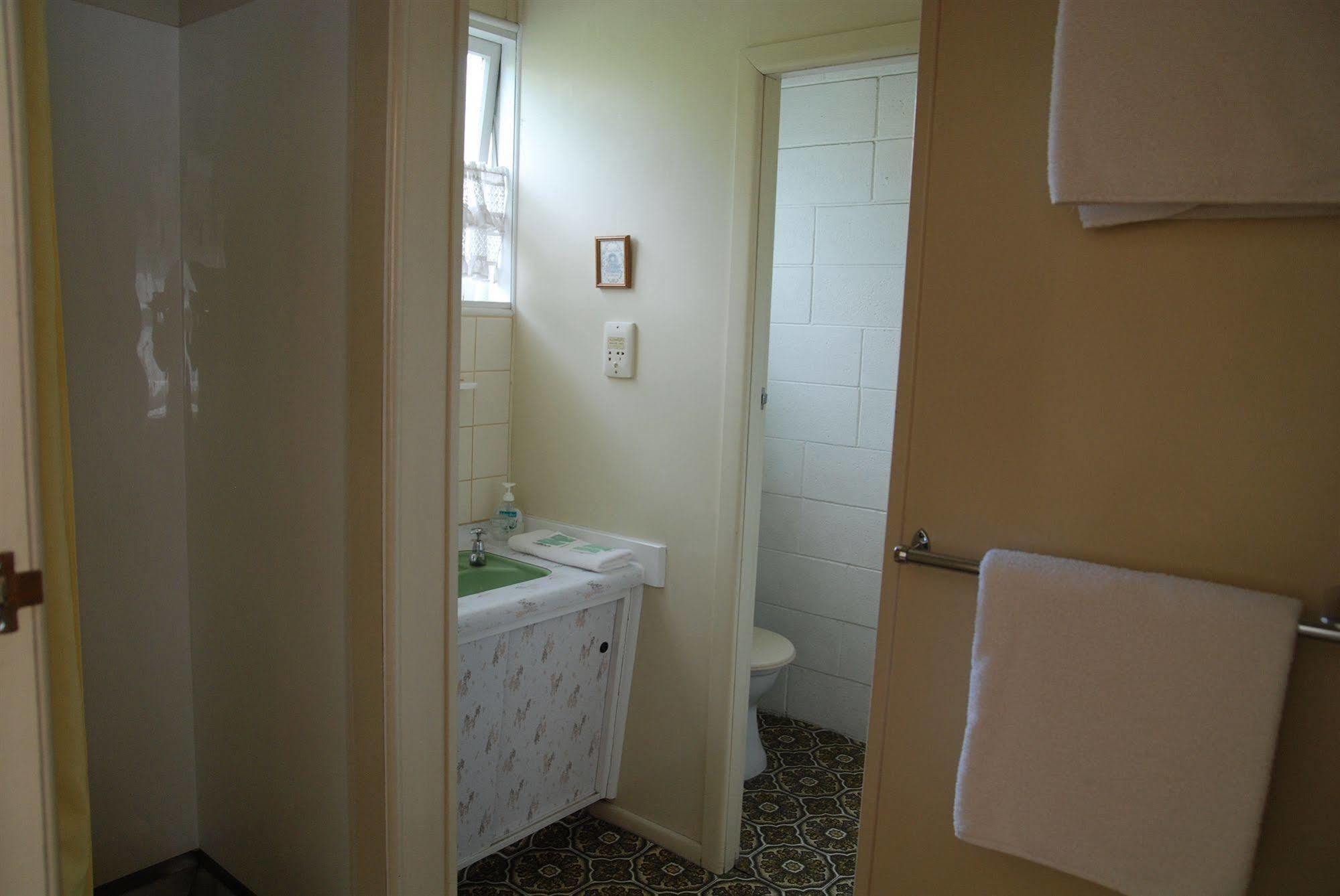 Manhattan Lodge Motel Hamilton Extérieur photo