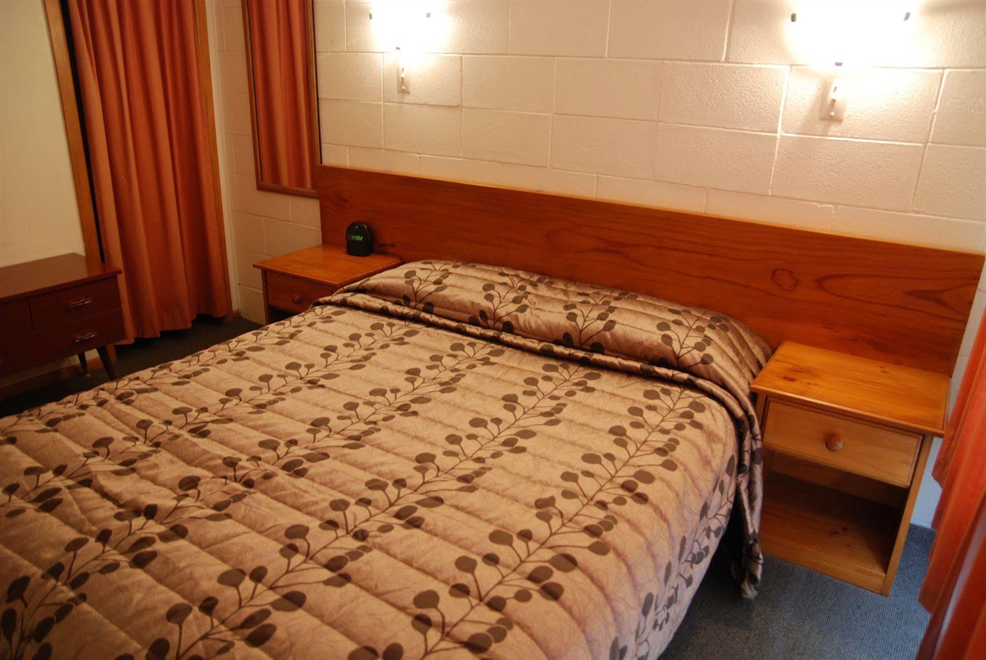 Manhattan Lodge Motel Hamilton Extérieur photo