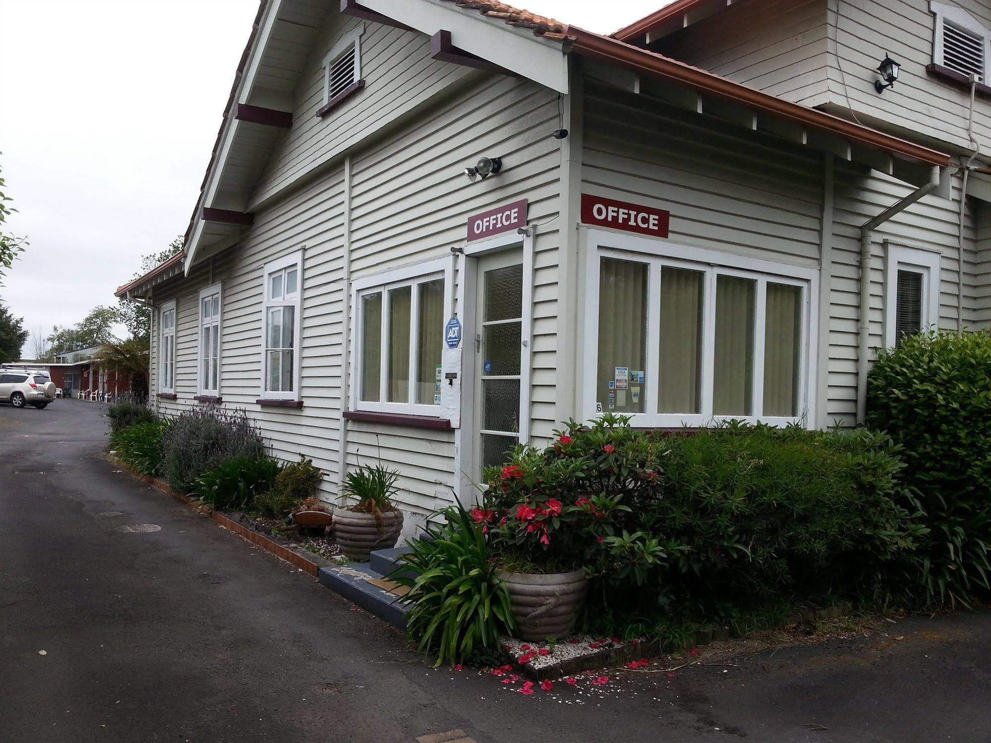 Manhattan Lodge Motel Hamilton Extérieur photo
