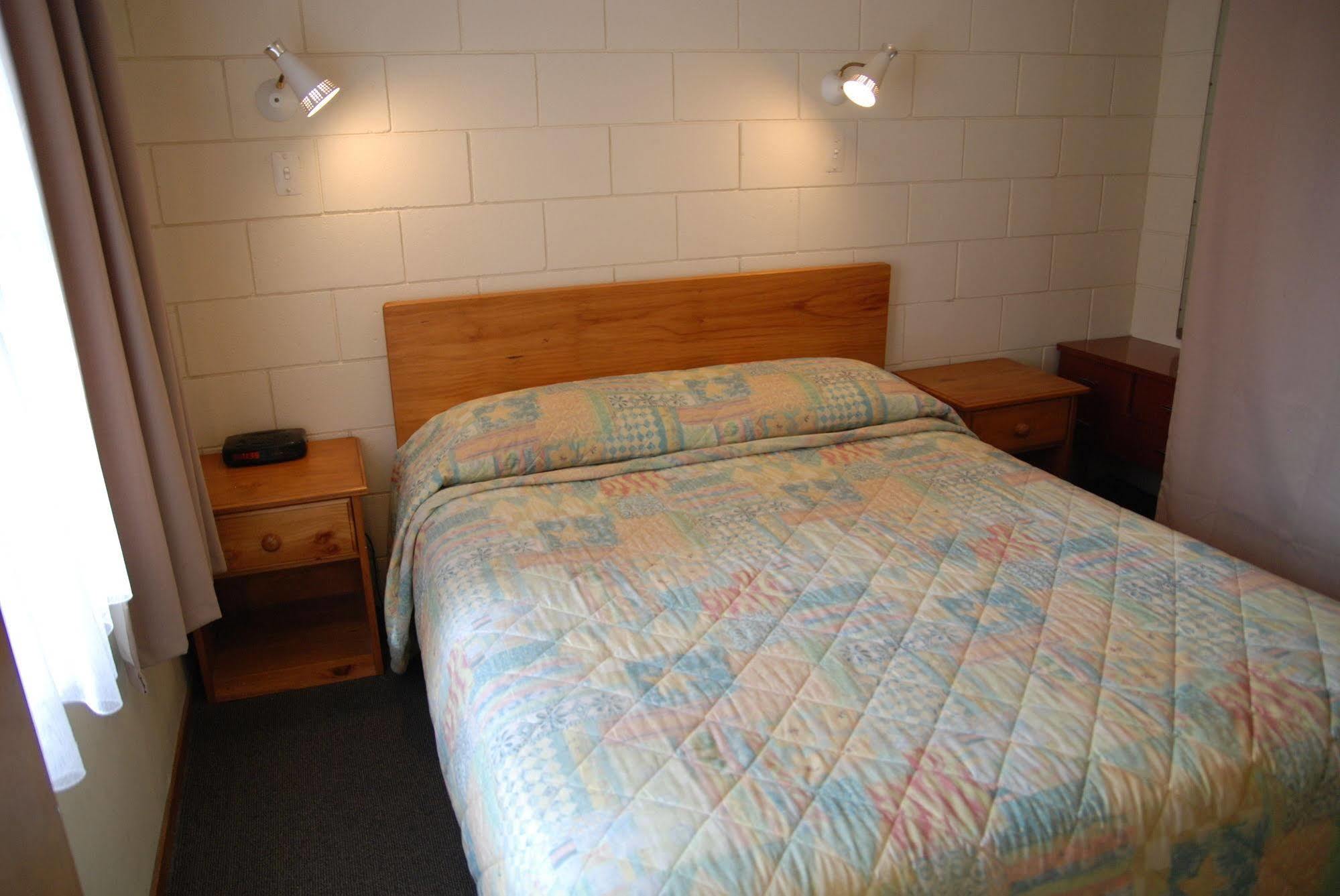 Manhattan Lodge Motel Hamilton Extérieur photo