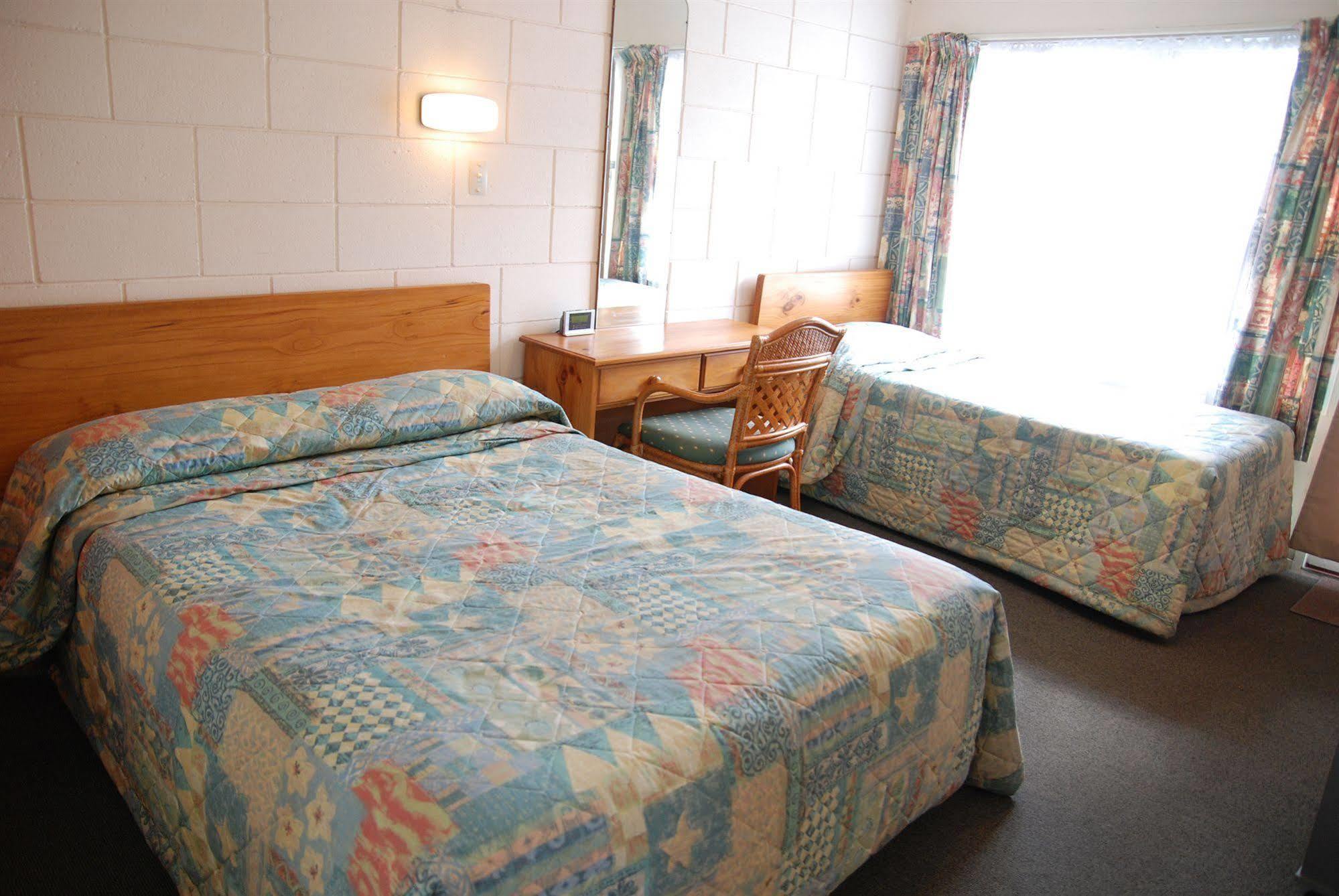 Manhattan Lodge Motel Hamilton Extérieur photo