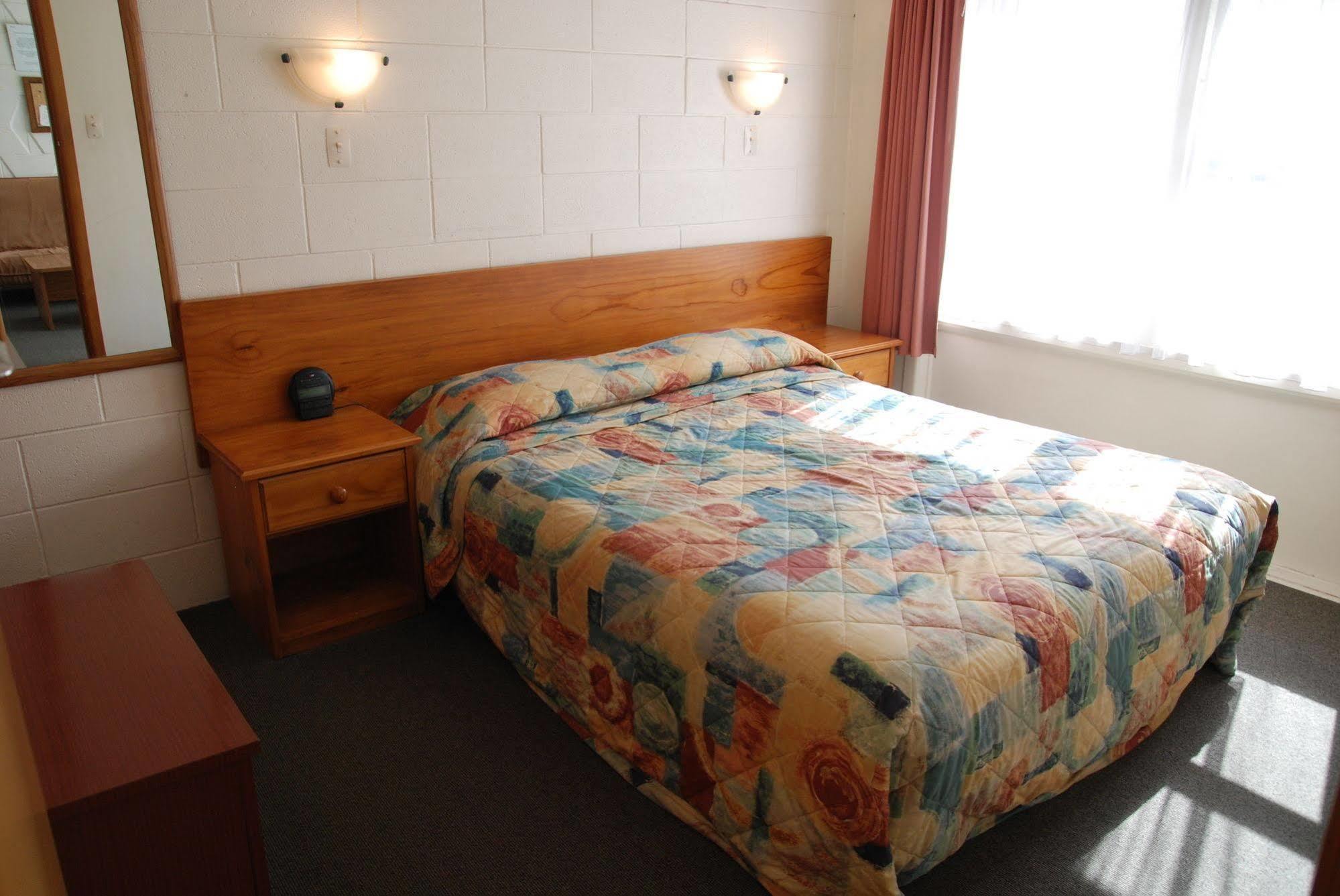 Manhattan Lodge Motel Hamilton Extérieur photo