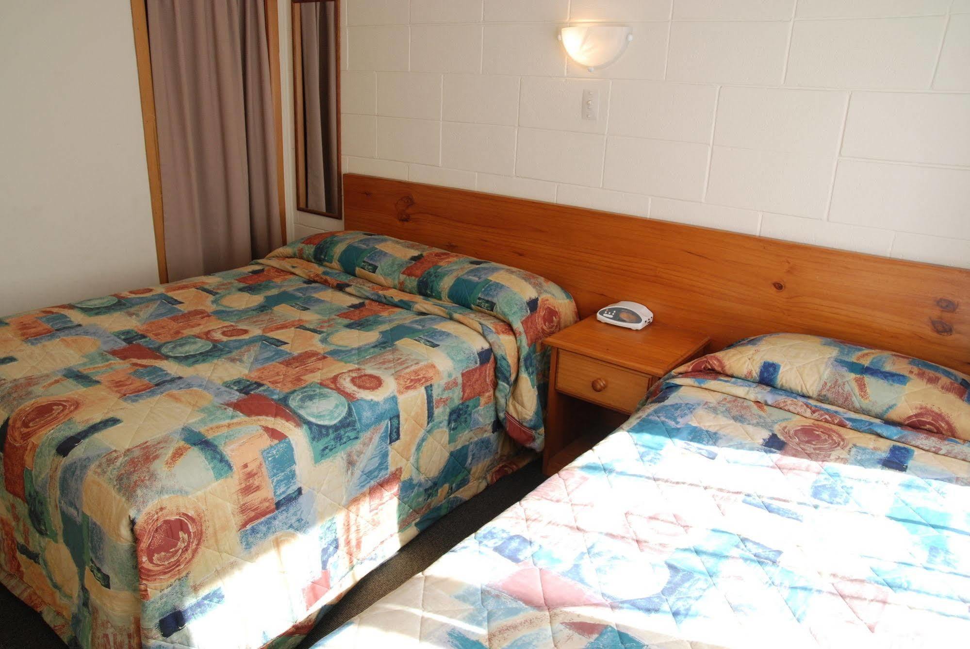 Manhattan Lodge Motel Hamilton Extérieur photo